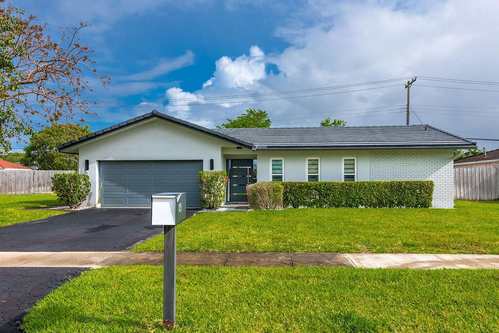 Photo of 115 St Cloud Lane, Boca Raton, FL 33431 (MLS # B26034891)
