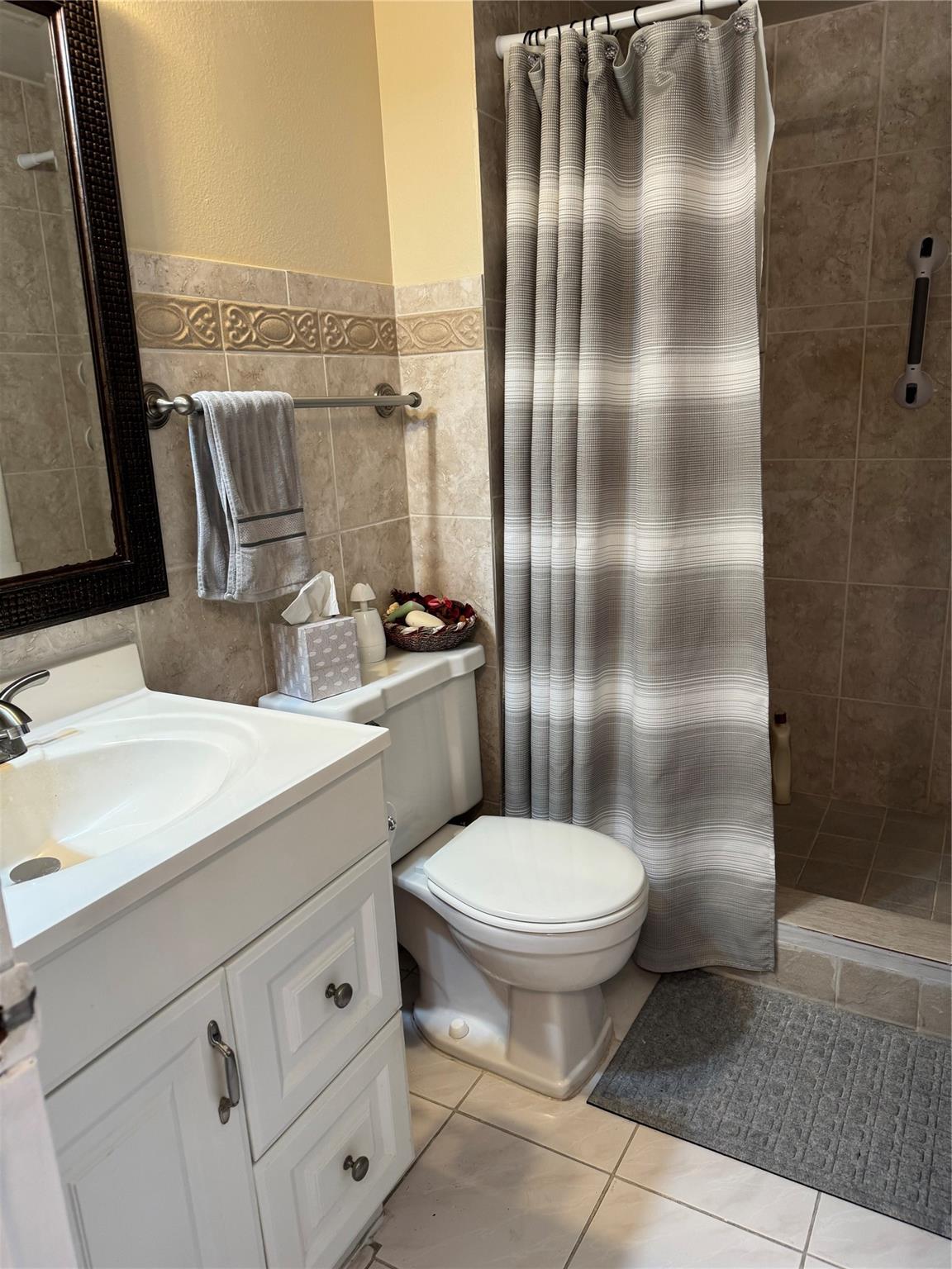 Lime Bay Condo 8 - Residential Lease