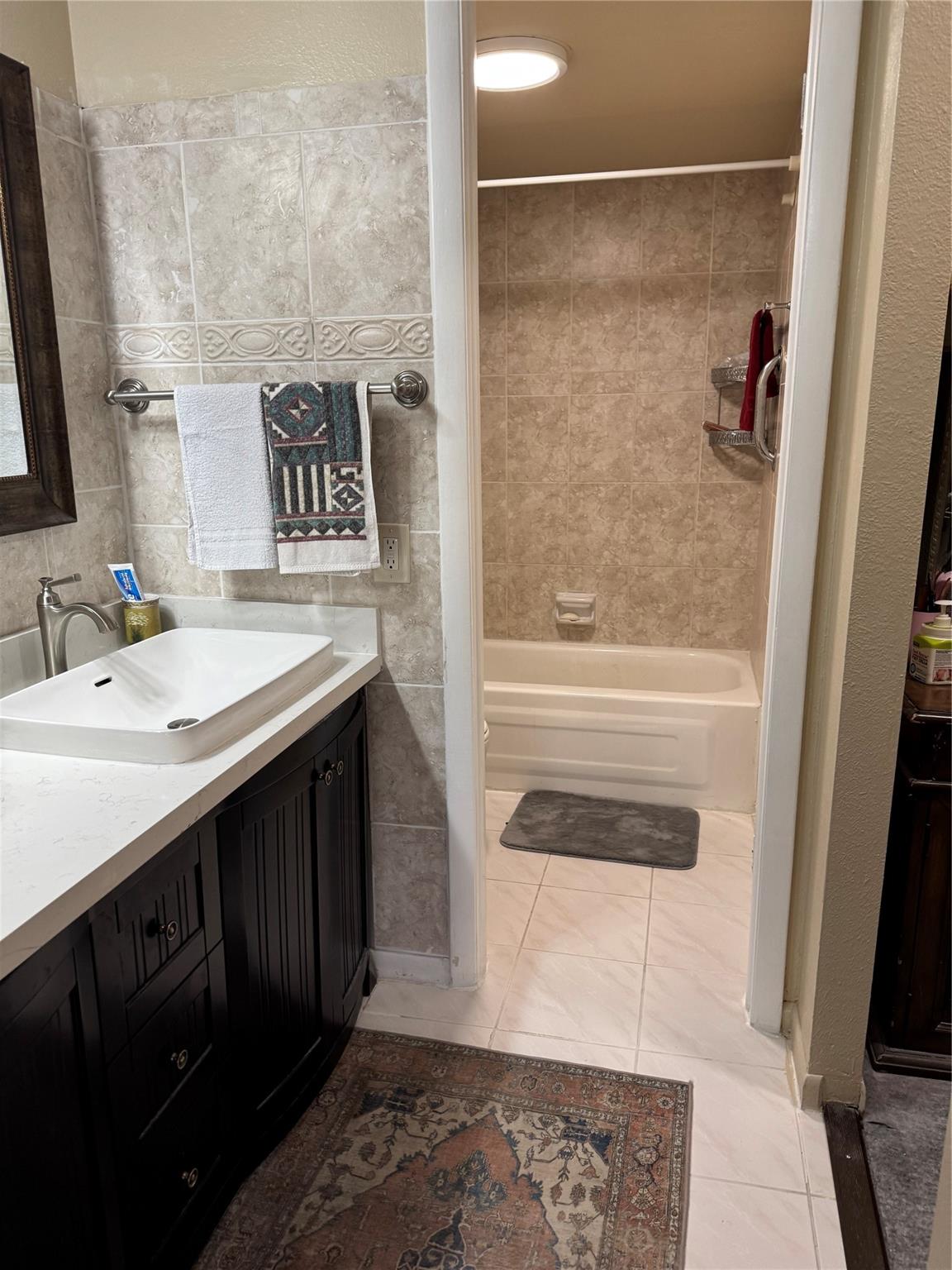 Lime Bay Condo 8 - Residential Lease