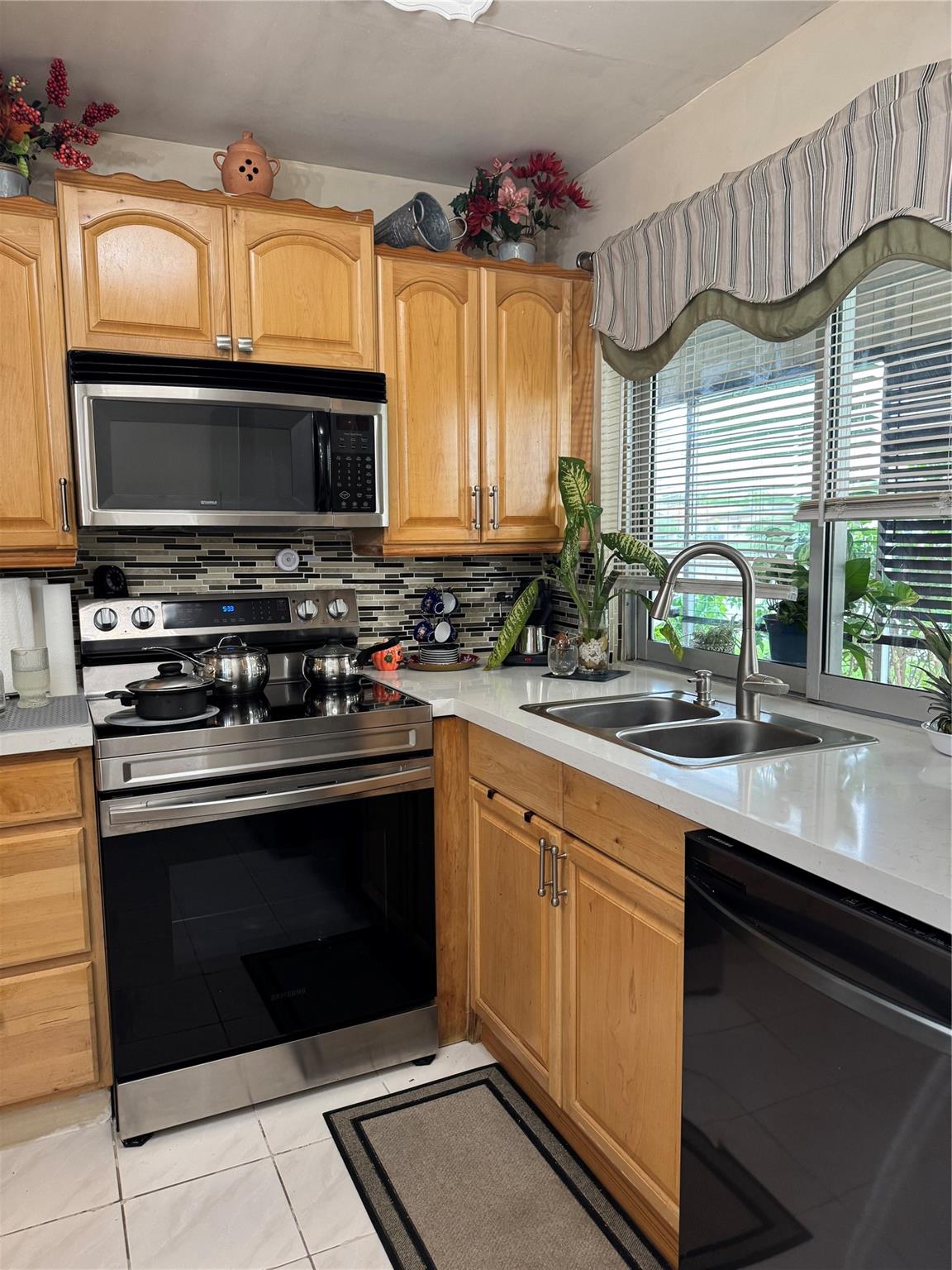 Lime Bay Condo 8 - Residential Lease