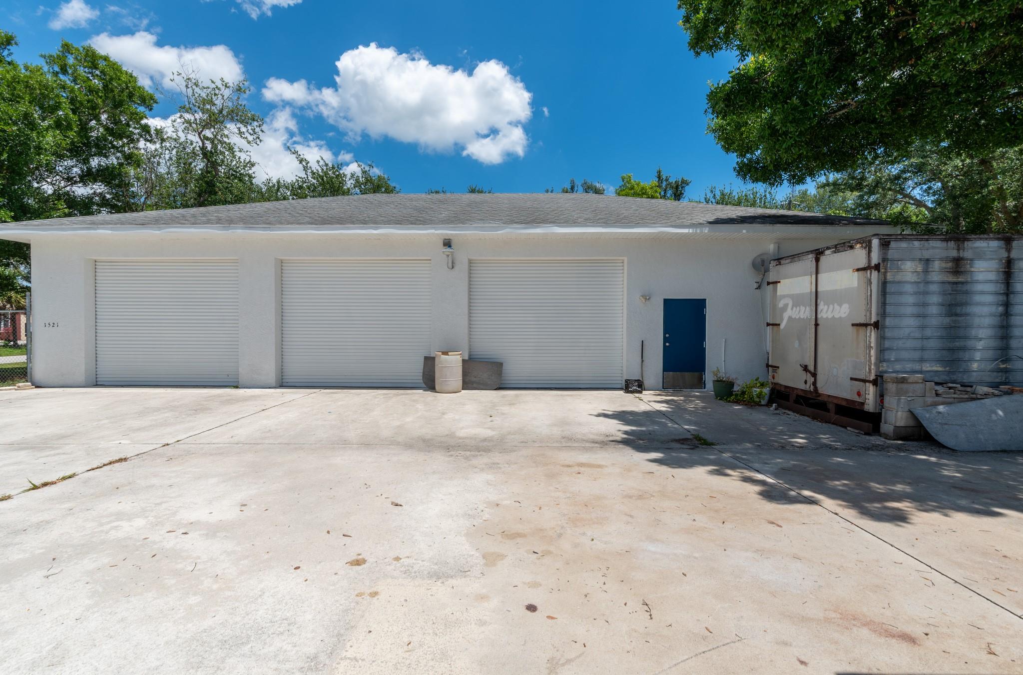 1521 SE South Niemeyer Cir