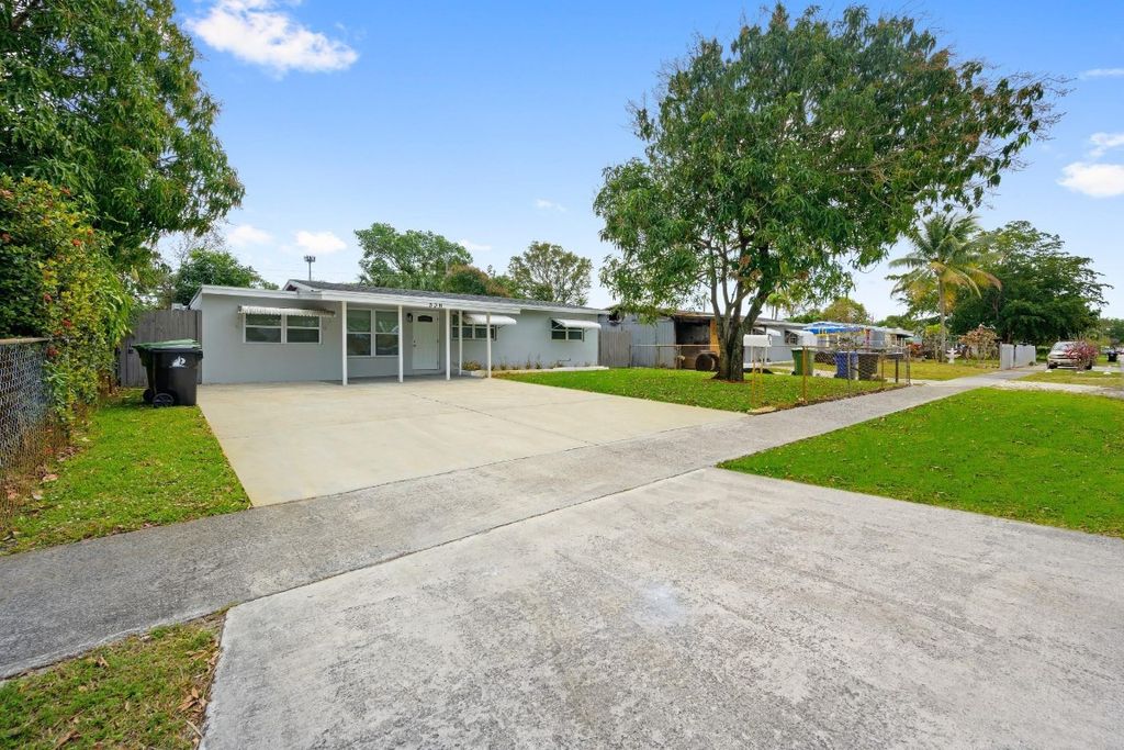 Photo of 536 SW 22nd Terrace, Fort Lauderdale, FL 33312 (MLS # F10521427)