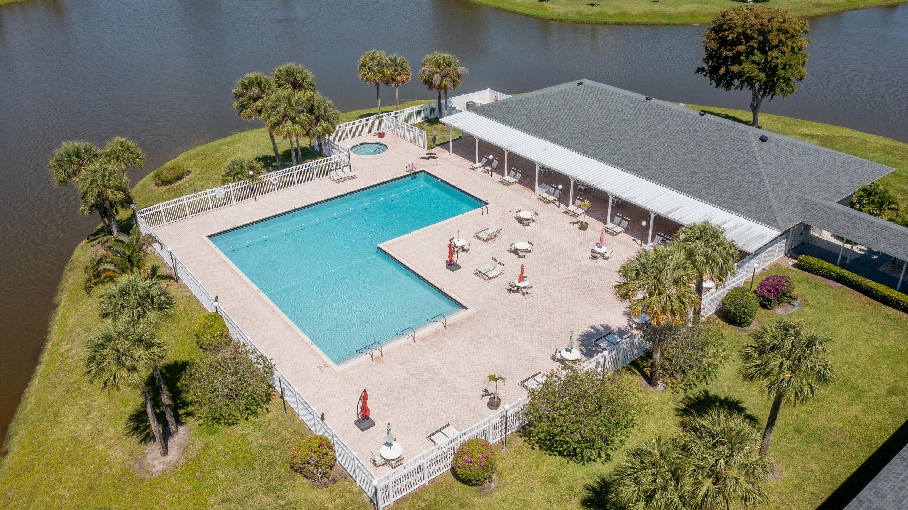 DELRAY VILLAS 5 - Residential