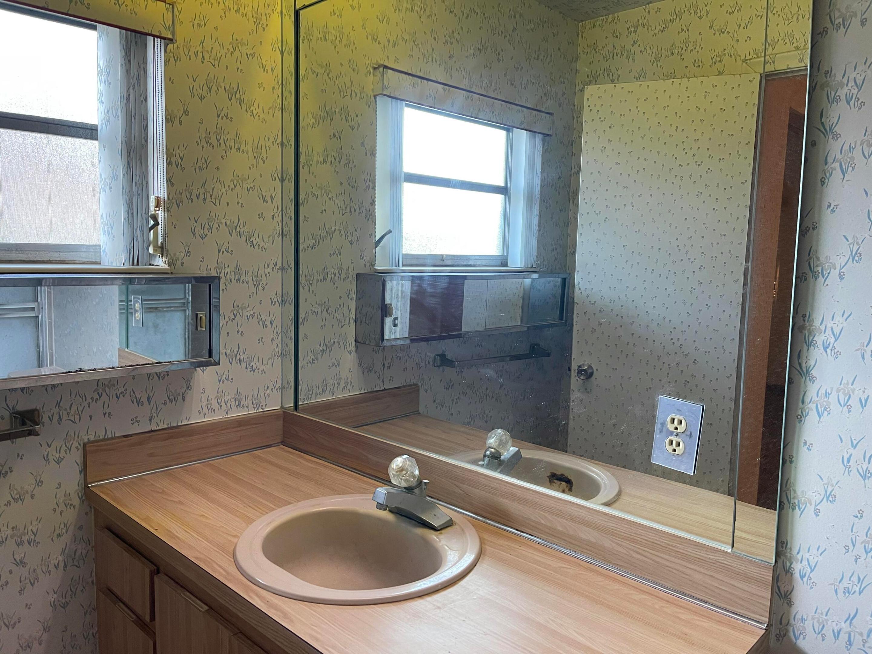 DELRAY VILLAS 5 - Residential