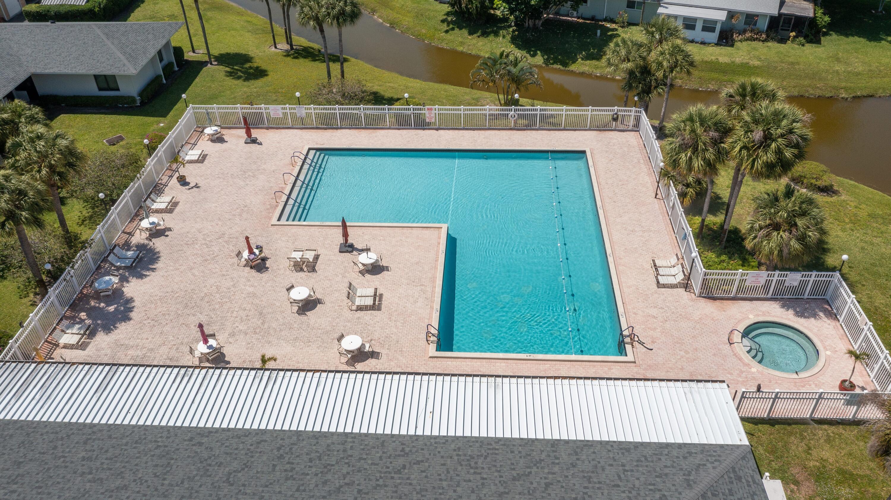 DELRAY VILLAS 5 - Residential