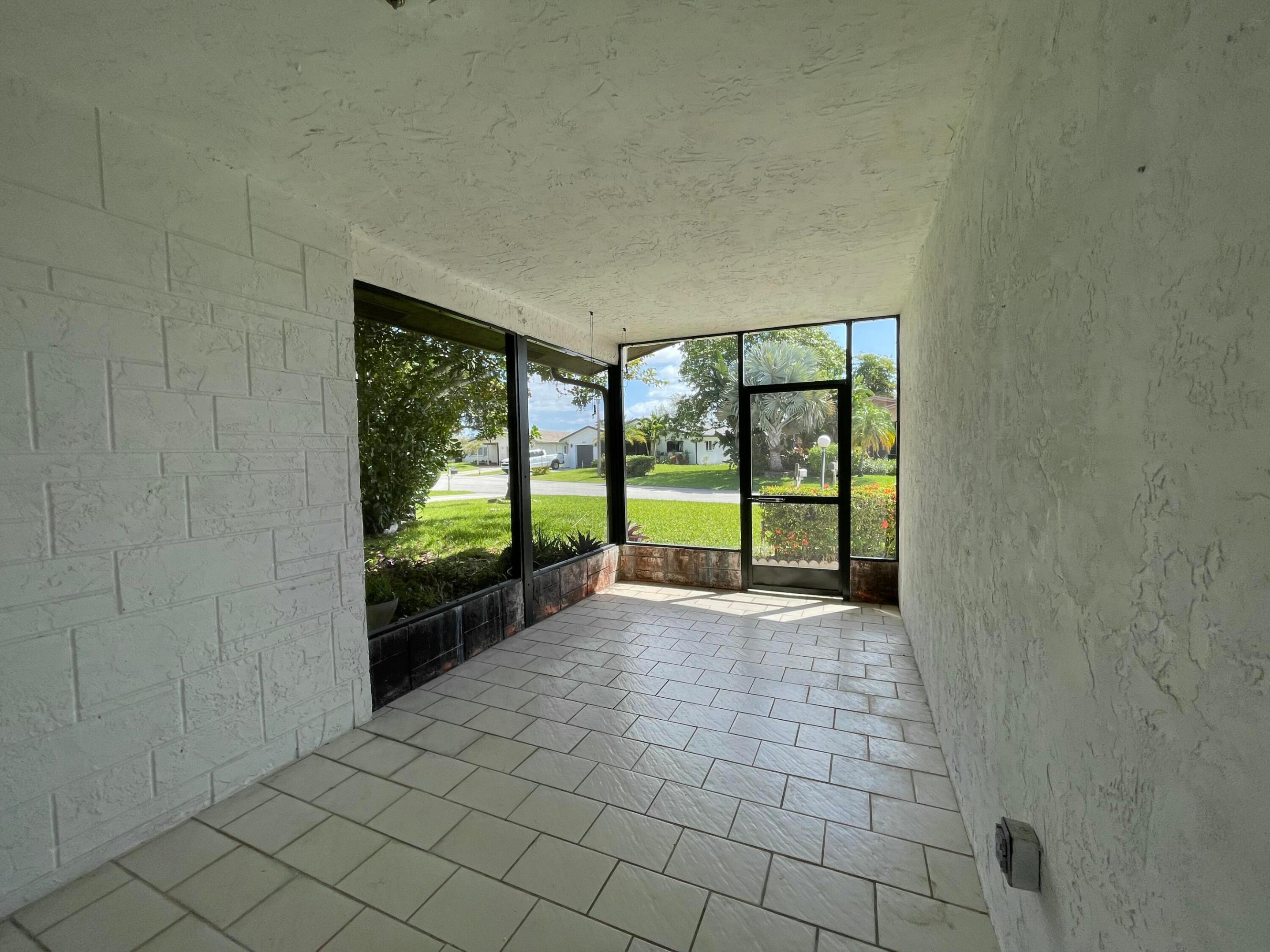DELRAY VILLAS 5 - Residential