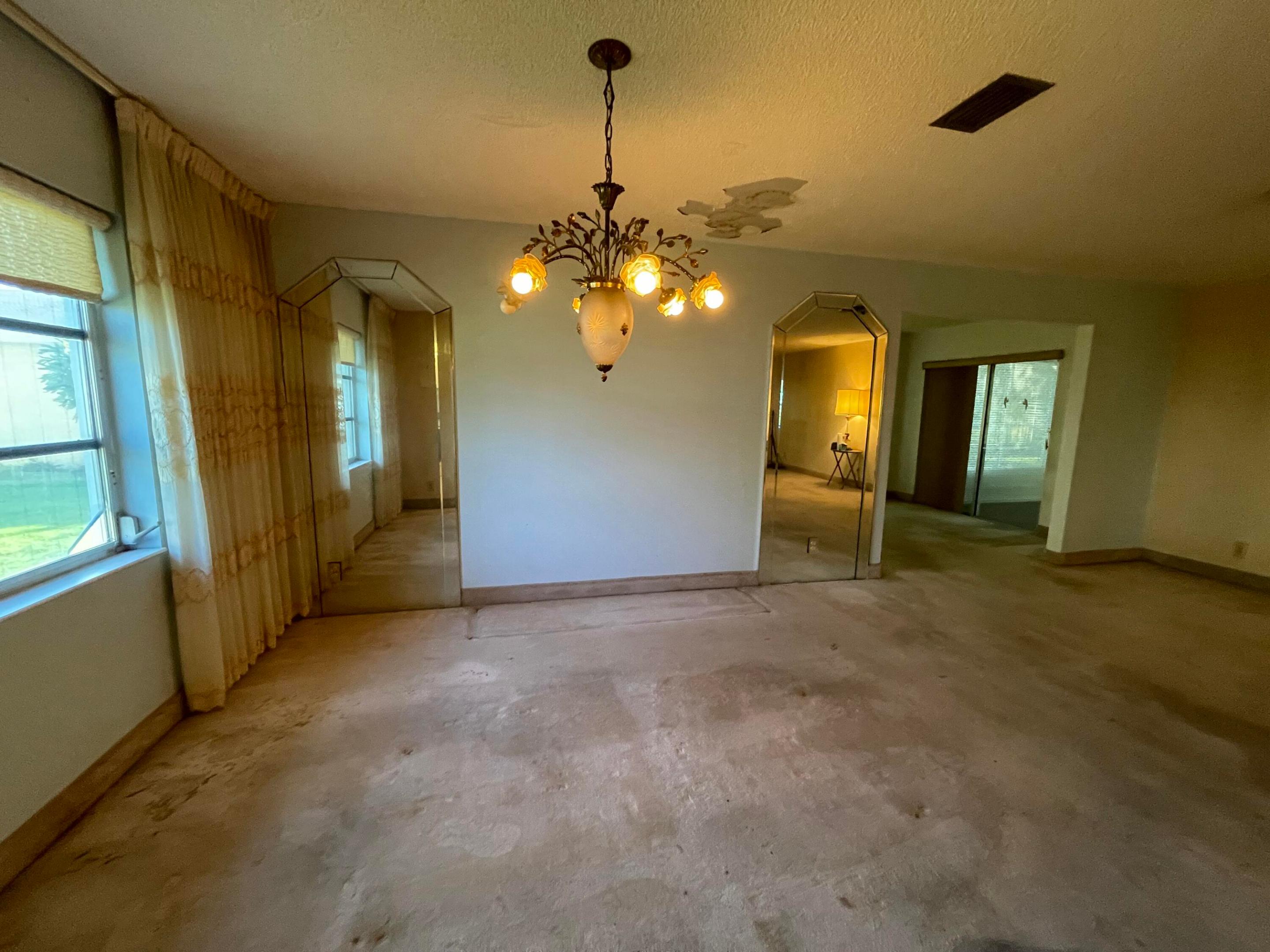 DELRAY VILLAS 5 - Residential
