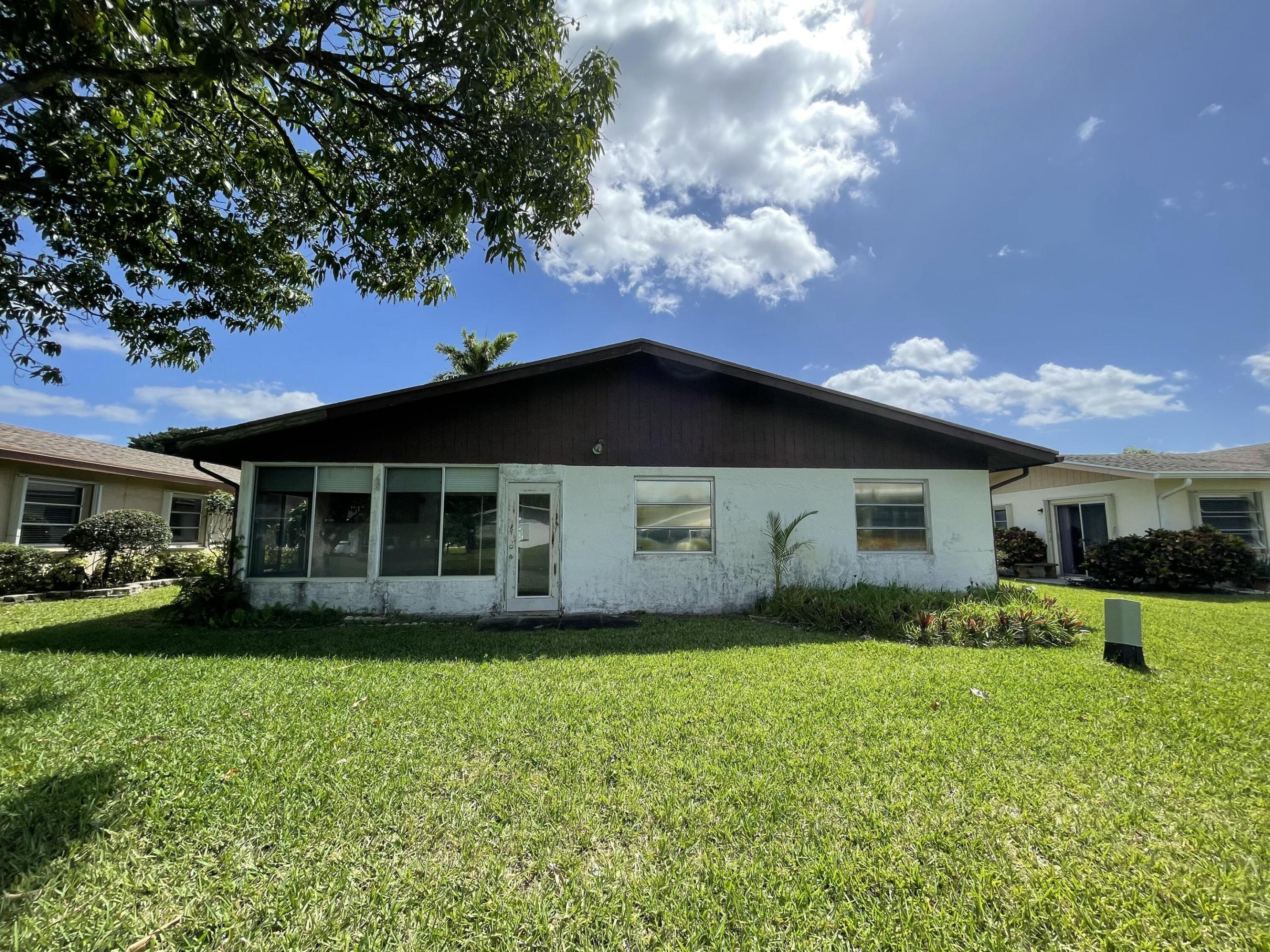 DELRAY VILLAS 5 - Residential