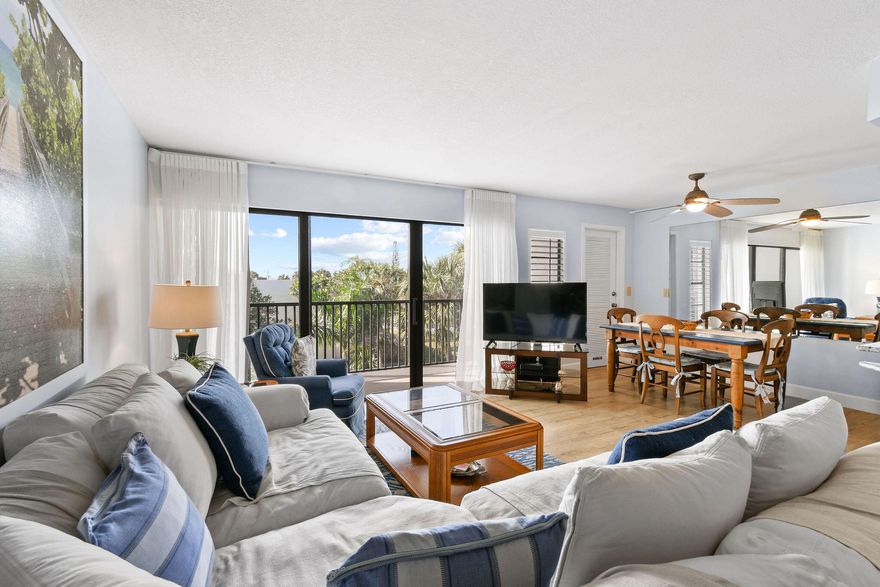 PET-FRIENDLY community with plentiful restaurants and shops nearby! You don't even need a rental car because everything is walkable within minutes! Whether you are grocery shopping, dining during happy hour, or relaxing at the beach, everything is nearby. You'll quickly learn why people are flocking to vacation in Jupiter. The Palm Beach International Airport only being 20 minutes away is also a plus! And now with the Brightline expansion, day trips to Miami or Orlando are only a couple hours away. Whether your slice of paradise includes amazing entertainment options, nature-themed activities, or restaurant hopping, Jupiter has something for you!