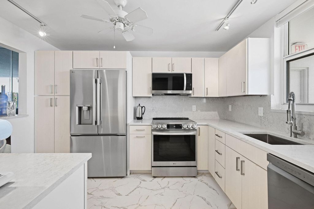 Photo of 3100 NE 49 Street Street NE #1110, Fort Lauderdale, FL 33308 (MLS # B26025230)