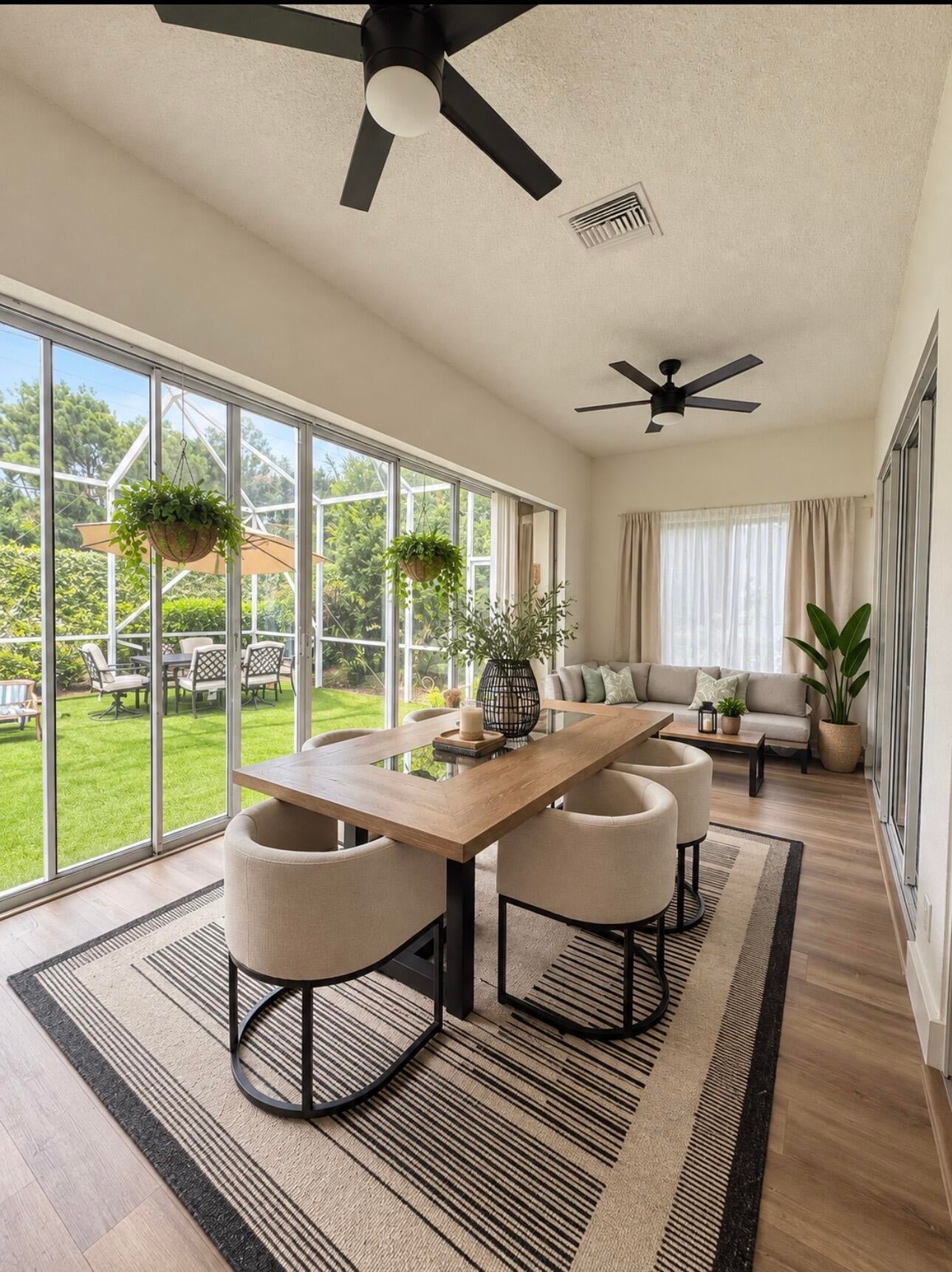 300 NW BENTLEY Circle
