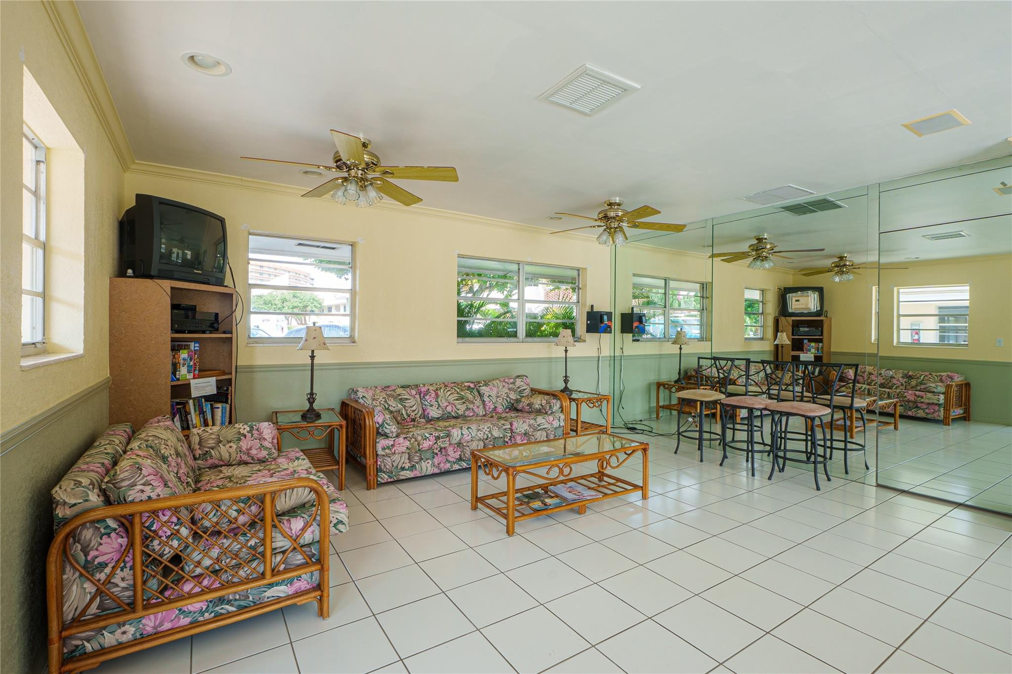 MARINE COLONY CONDO - Residential Lease