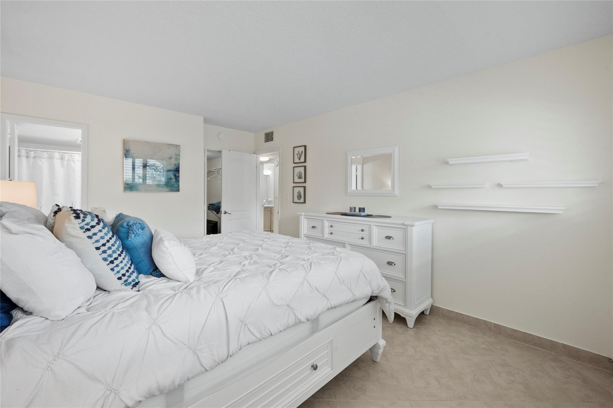 MARINE COLONY CONDO - Residential Lease