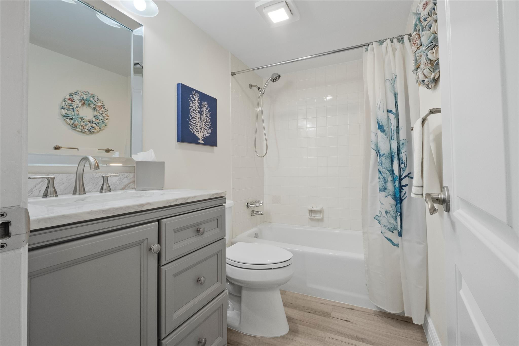 MARINE COLONY CONDO - Residential Lease