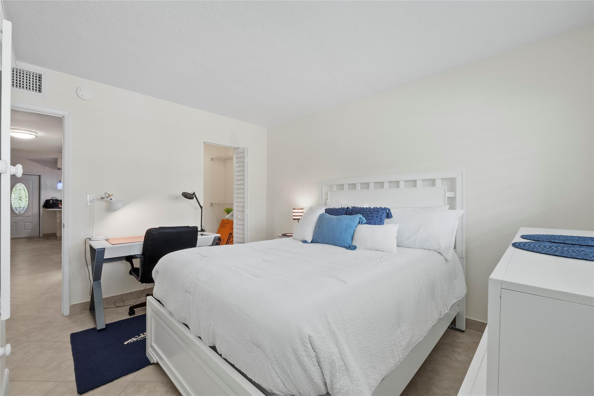 MARINE COLONY CONDO - Residential Lease