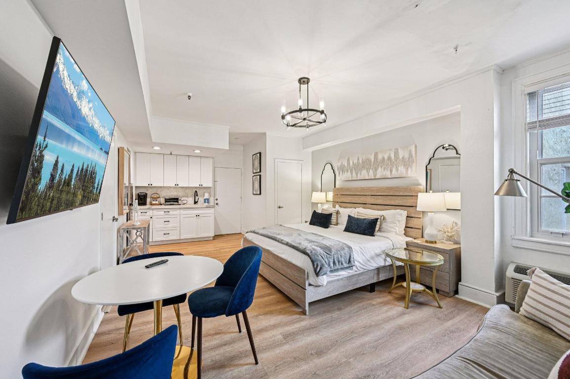 PALM BEACH HOTEL CONDO - Residential