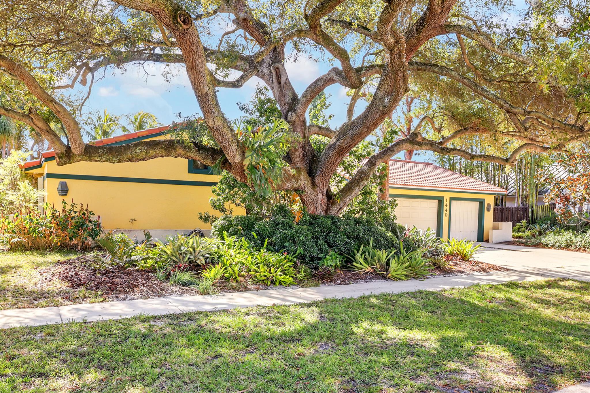 PALM BEACH FARMS - Residential