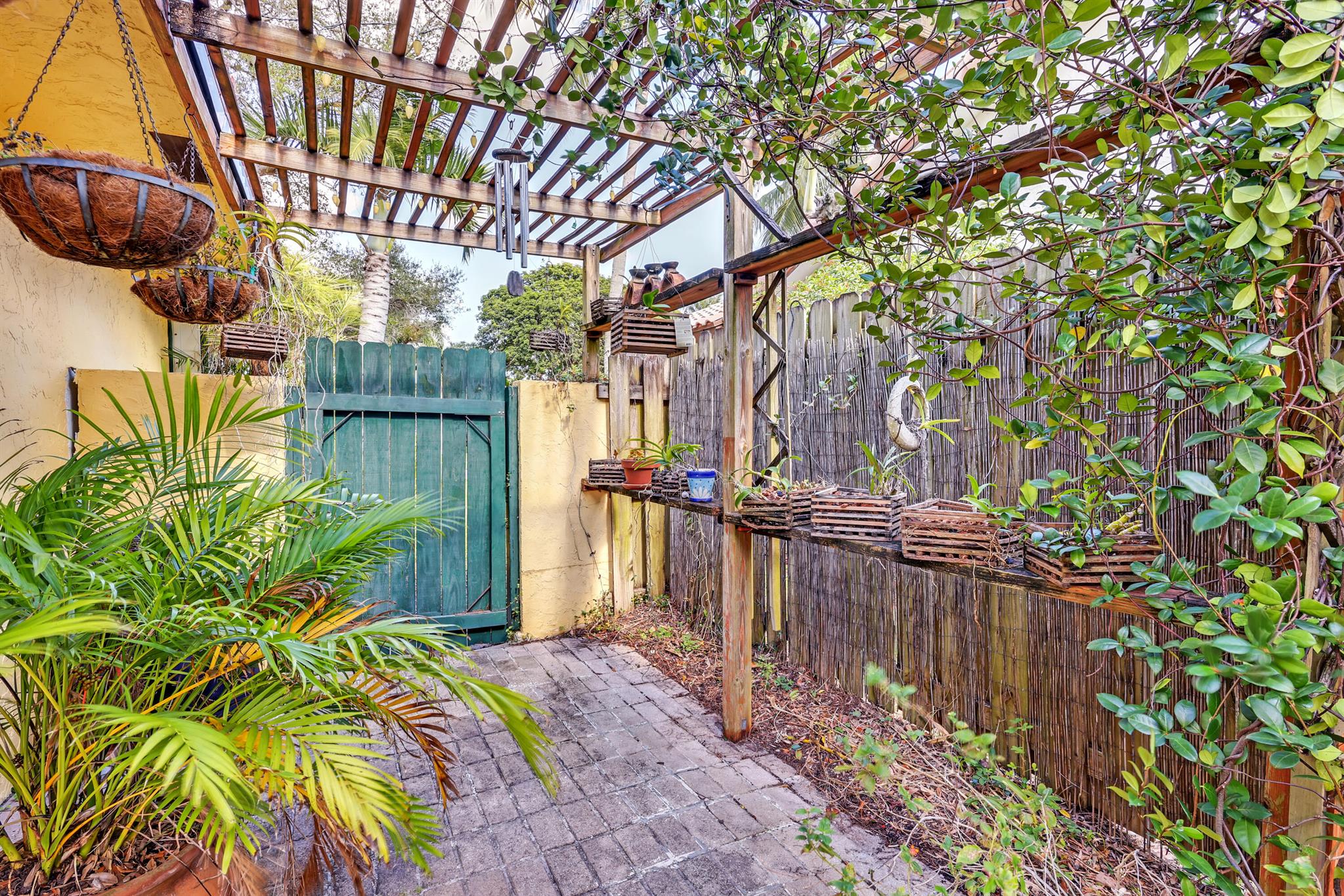 PALM BEACH FARMS - Residential