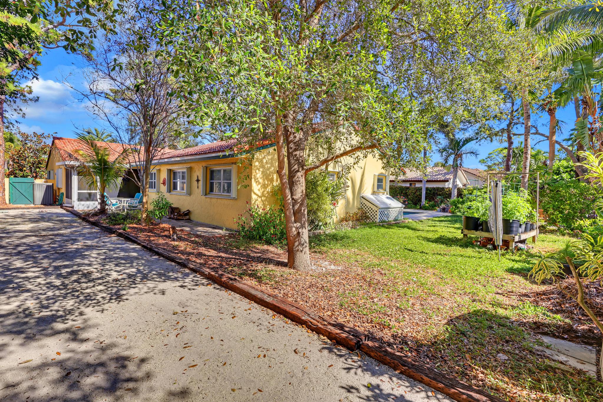 PALM BEACH FARMS - Residential