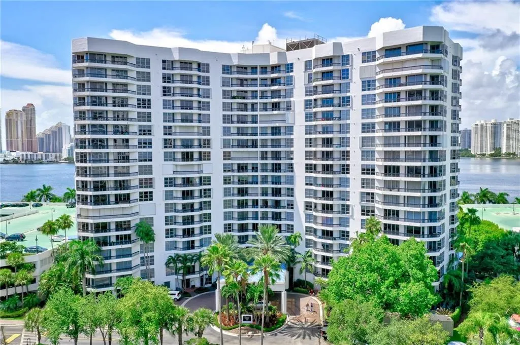 3600 Mystic Pointe Dr Unit 1211