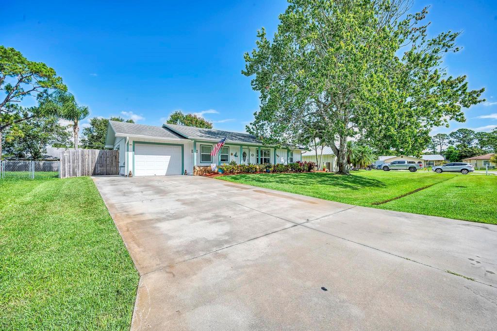 Photo of 1612 SE Mistletoe Street, Port St Lucie, FL 34983 (MLS # R10895411)