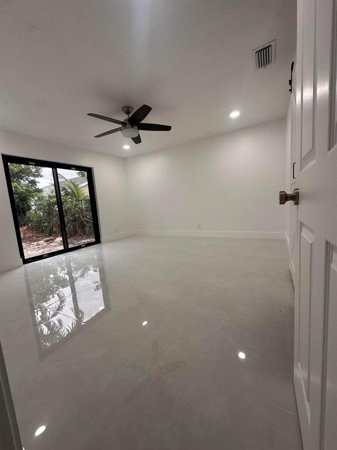 OLIVE TREE PAR 6B - Residential Lease