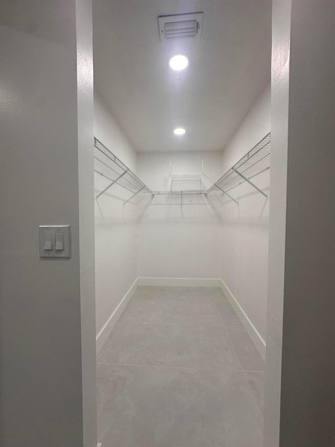 OLIVE TREE PAR 6B - Residential Lease