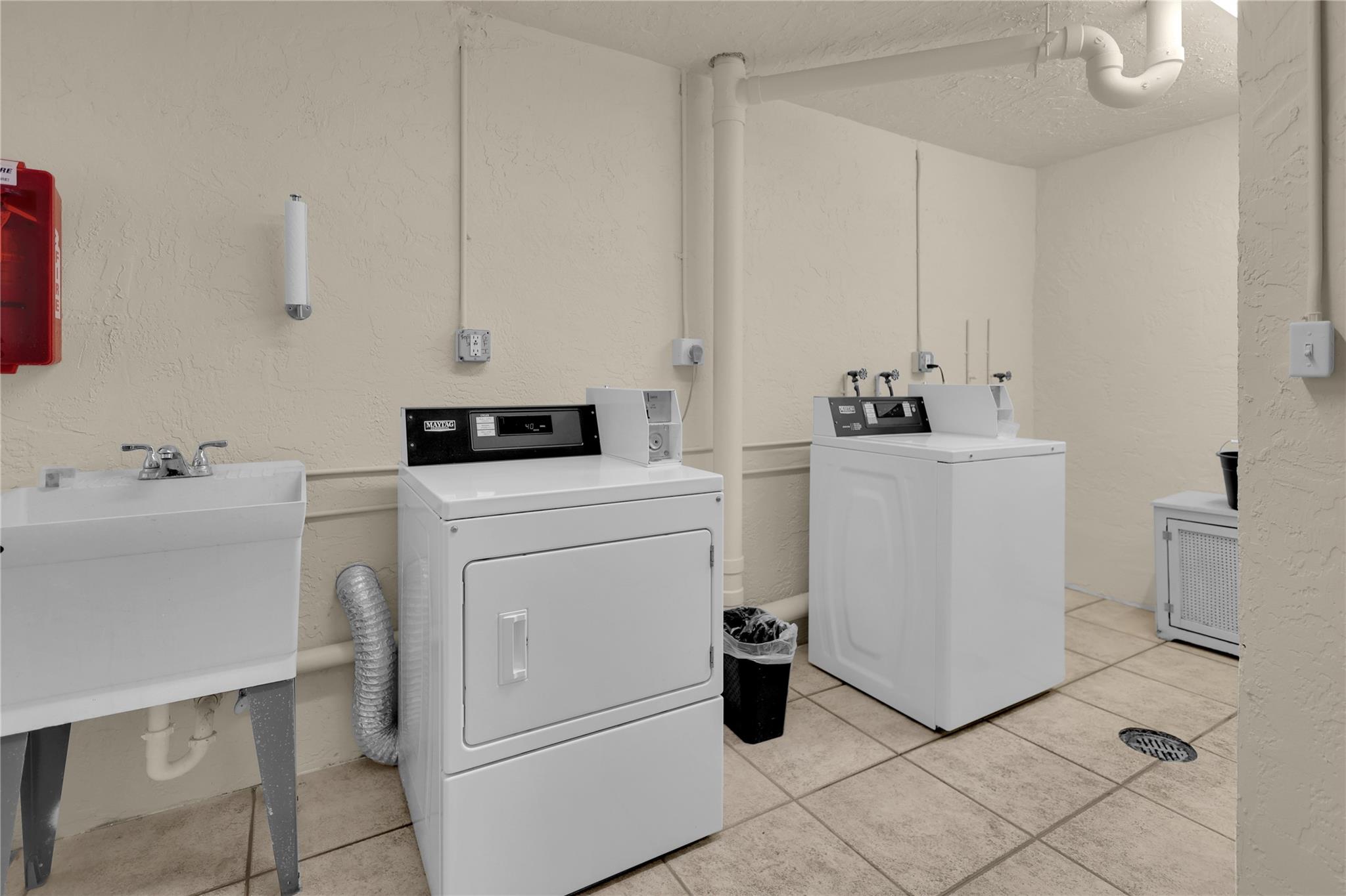 MEADOWBROOK LAKES VIEW - Residential