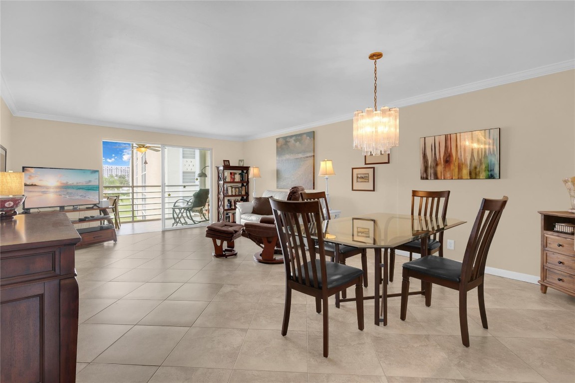 MEADOWBROOK LAKES VIEW - Residential