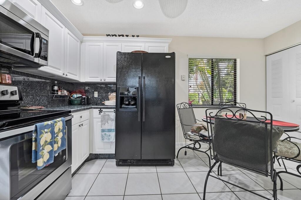 RAINBERRY BAY SEC 10 - Residential