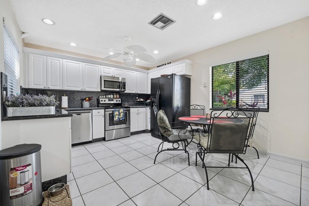 RAINBERRY BAY SEC 10 - Residential