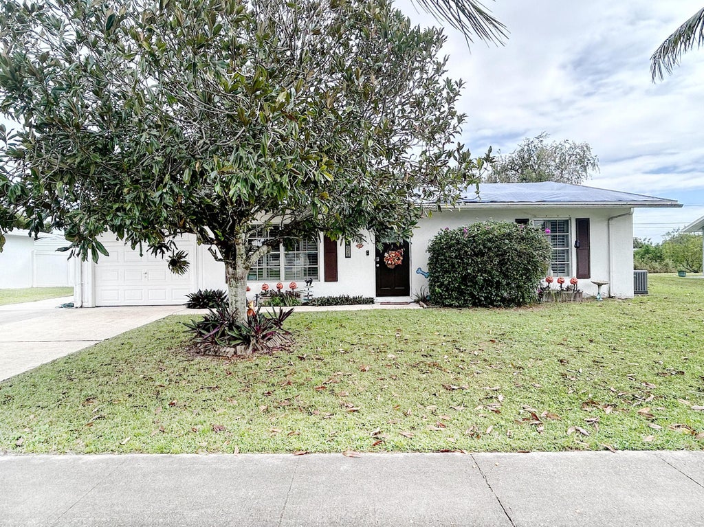 Photo of 879 SW Goodrich Street, Port Saint Lucie, FL 34983 (MLS # R11031226)