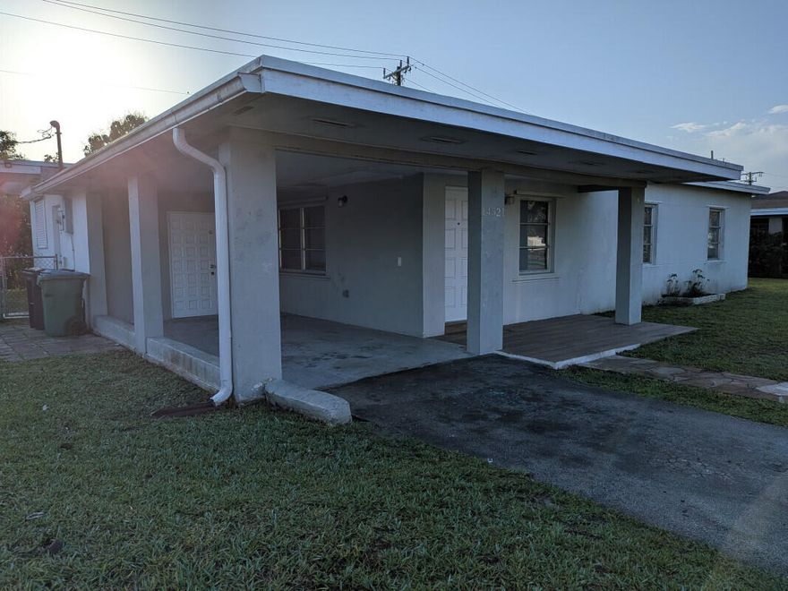 Fully remodeled 3/2 house with huge backyard in quiet neighborhood with quick access to shoppes, highways, schools, and more. See all attached pictures and call for a tour! Wooden fence project in progress for a more private experience (should be ready by the end of April 2026).