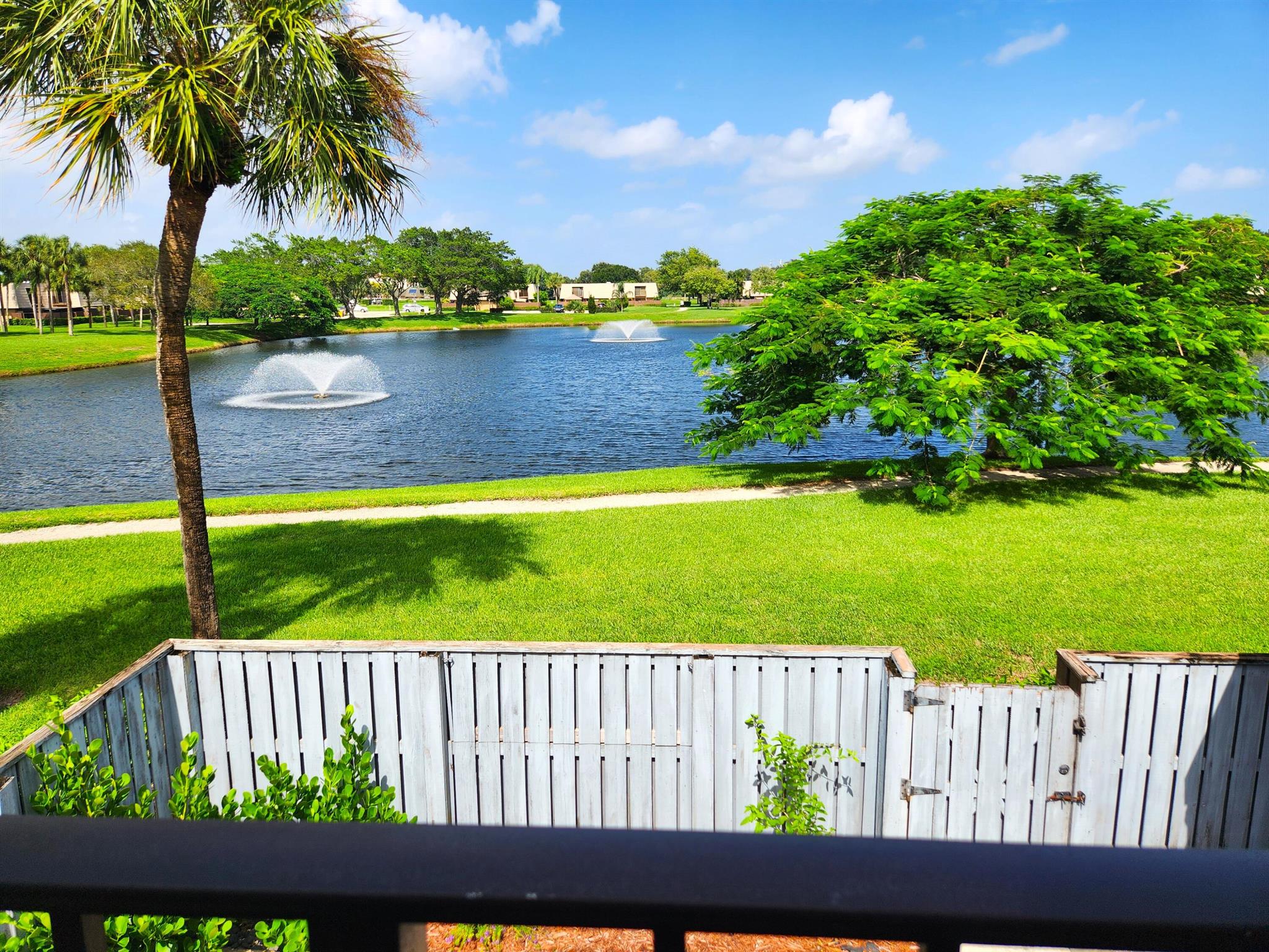 You will have a gorgeous water view every morning. A Sandalwood Lakes South unit, newly renovated, with tile floor downstairs and carpet upstairs. Very spacious living room and a fenced yard perfect for an afternoon barbecue. Living at Sandalwood you will have access to 7 tennis court and and 3 different pool sites. It is 10 min from the beach, Outlet mall and I-95. Please feel welcome to check it in person.