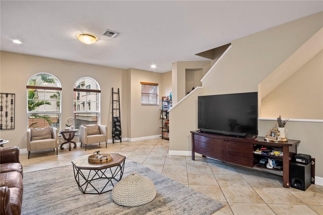 1033 NE 17th Way 1103