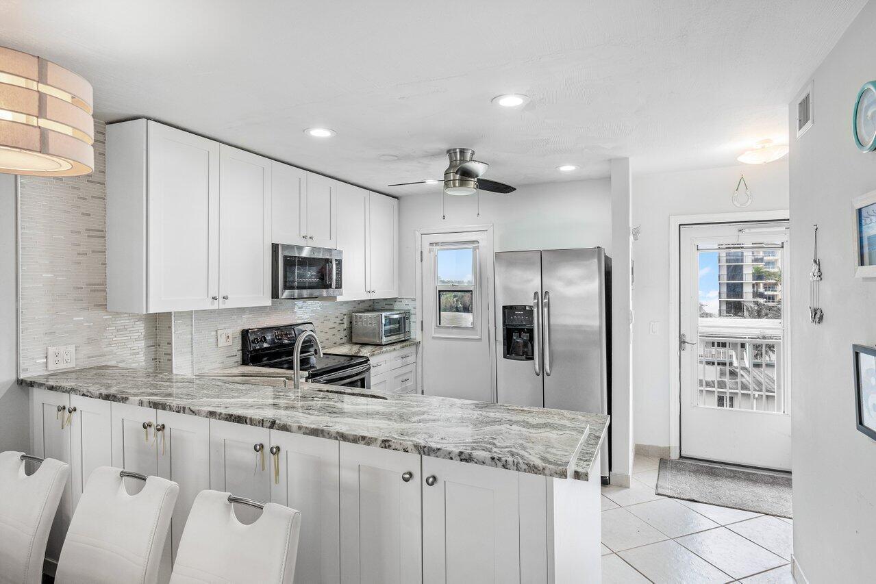 3851 N Ocean Boulevard 403, Gulf Stream, FL, 33483/$549,999 4 3851 N Ocean Boulevard 403