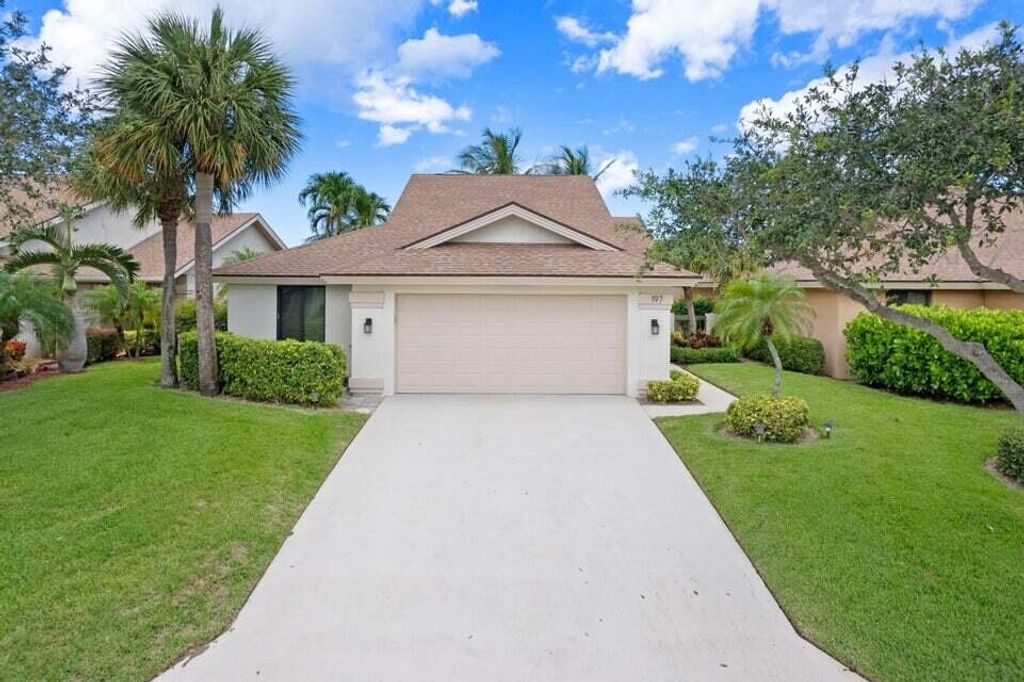 Photo of 197 Ridge Road, Jupiter, FL 33477 (MLS # R11119406)
