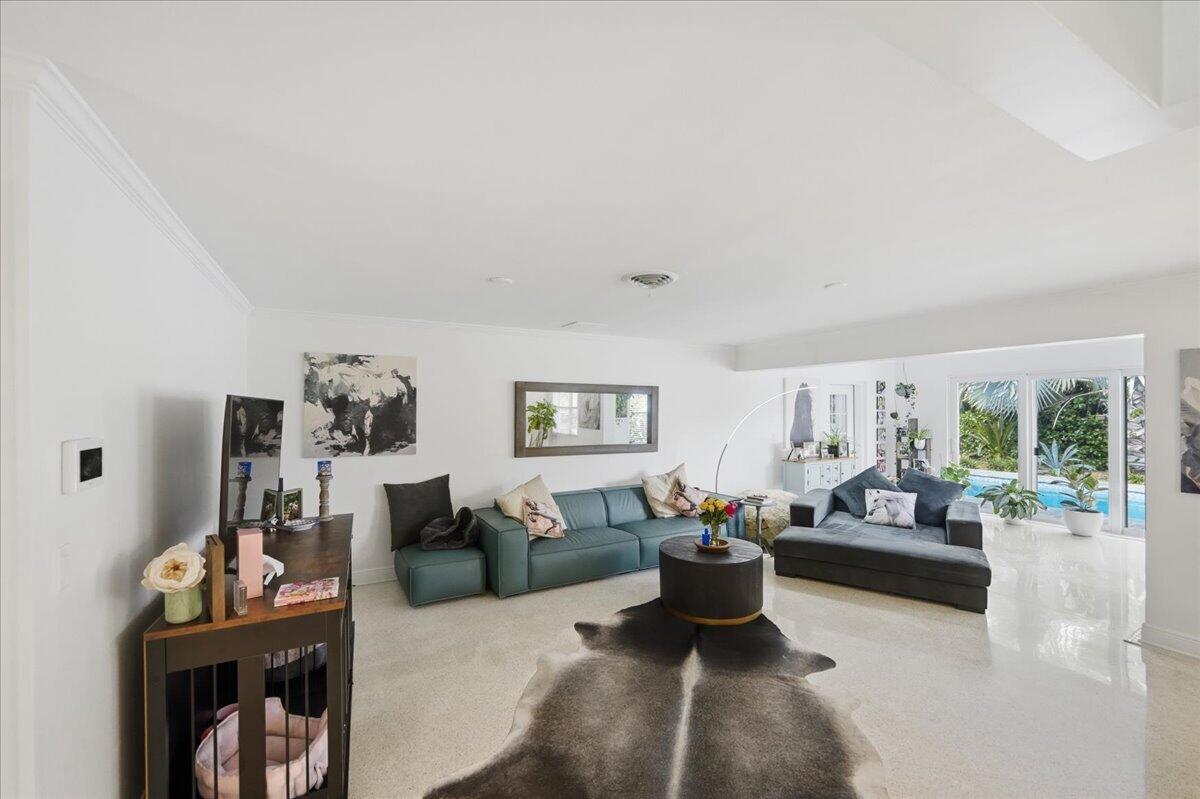 206 SE Wentworth Drive