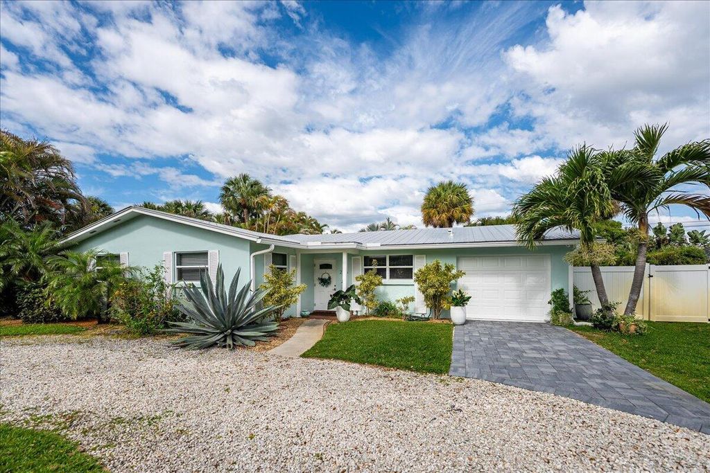 Photo of 206 SE Wentworth Drive, Stuart, FL 34996 (MLS # B26019552)