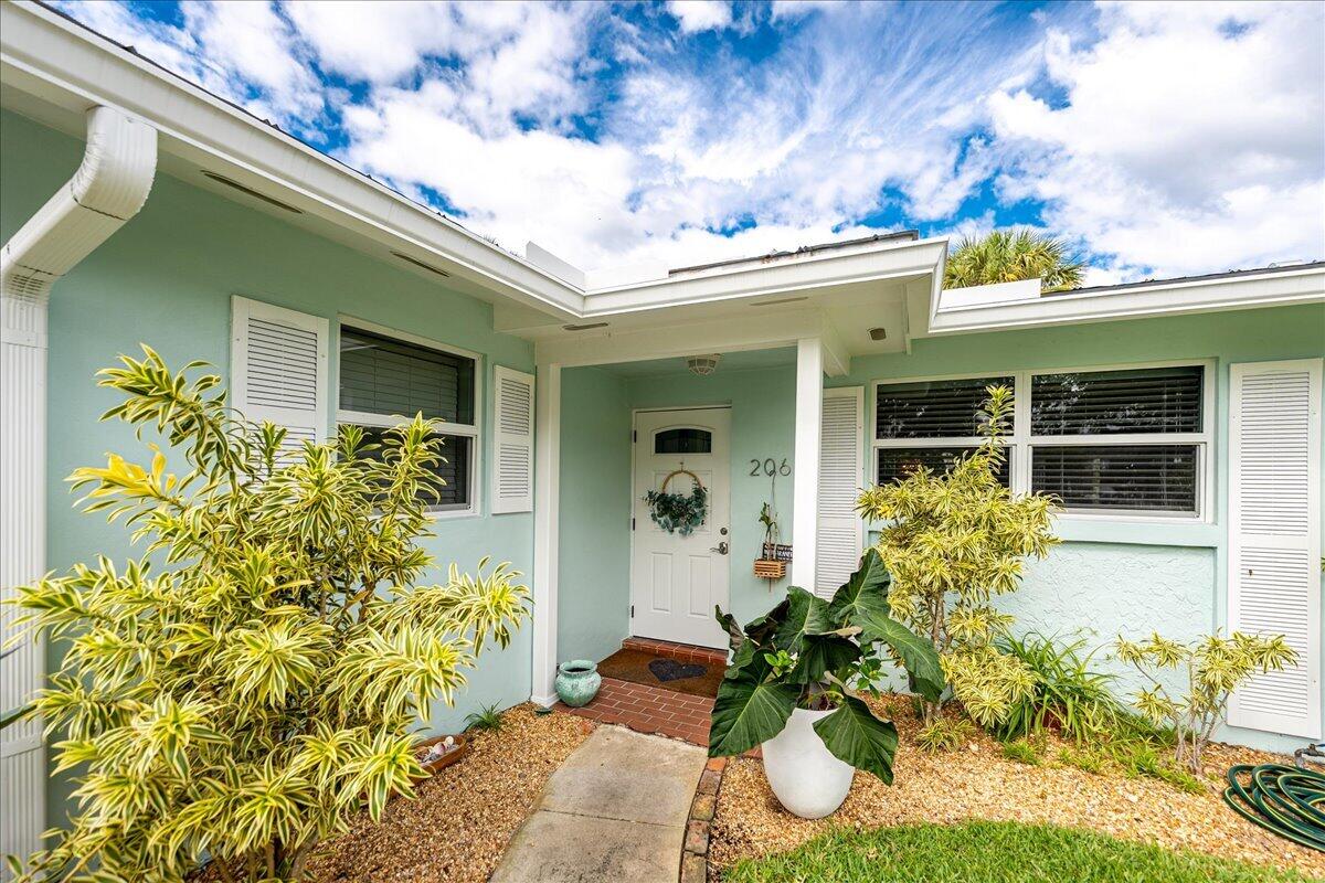 206 SE Wentworth Drive