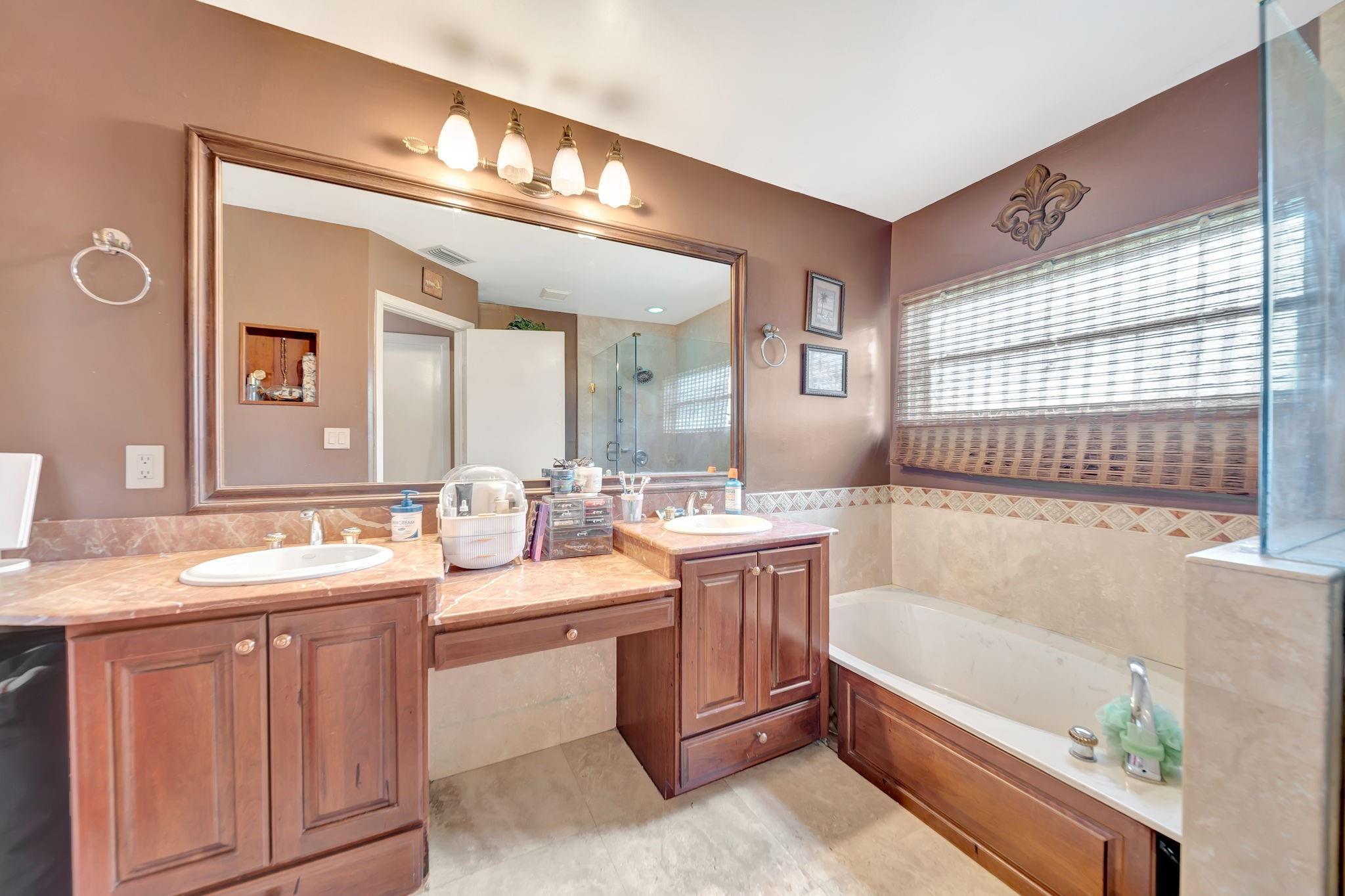 OAKBROOK/HIDDEN HAMMOCKS - Residential