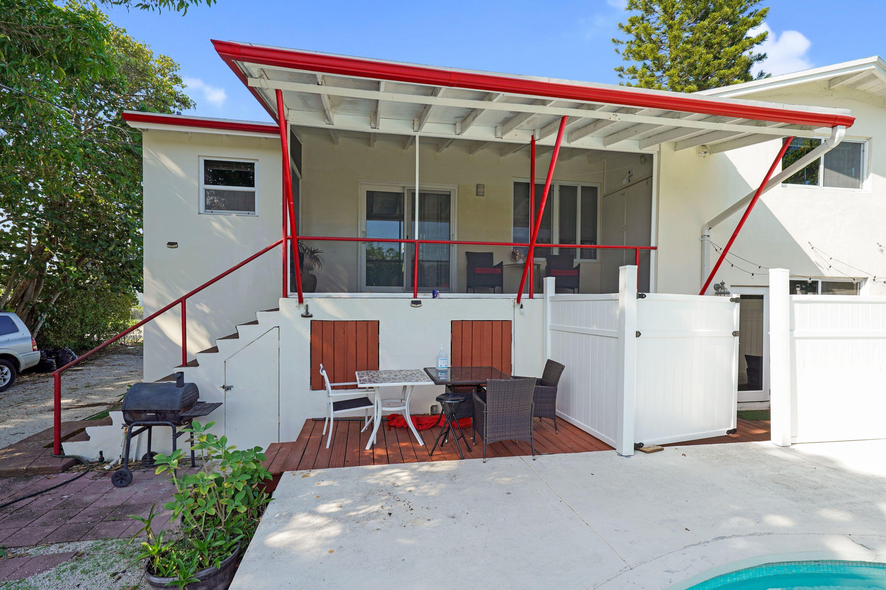 220 NW 42ND Street