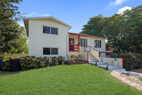 Photo of 220 NW 42ND Street, Oakland Park, FL 33309 (MLS # B26083785)