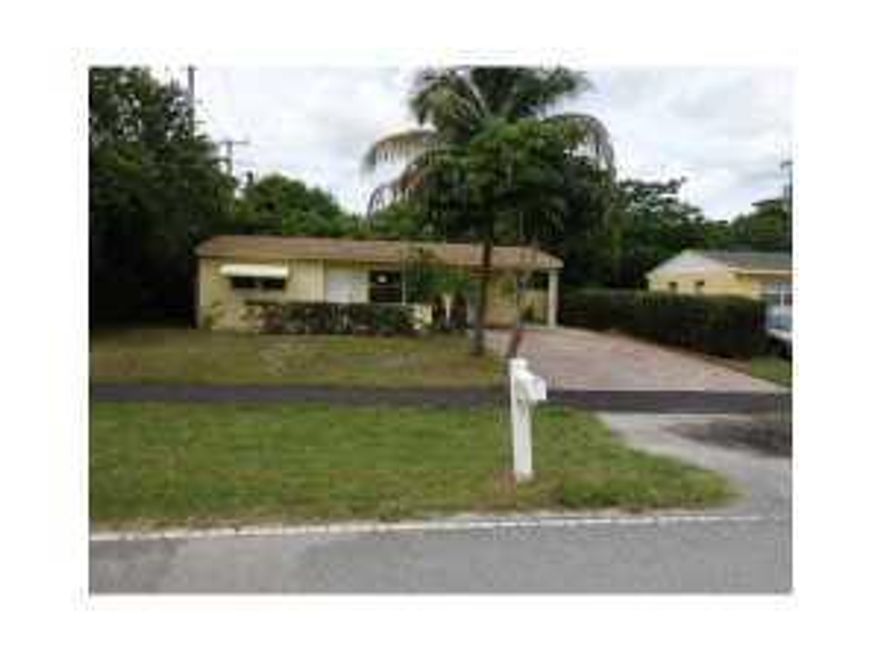 3 bedroom 2 bathroom one floor single family house. Shares backyard with a unit  in the back. Close to elementary school. walking distance.