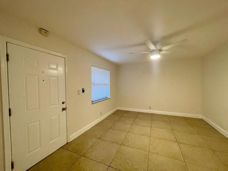 2-bedroom, 1-bathroom unit ready for immediate move-in in desirable Wilton Manors. This well-maintained unit offers a fast and easy approval process, making it perfect for tenants looking to move quickly. Conveniently located near shopping, dining, and local attractions. Great opportunity in a prime location!