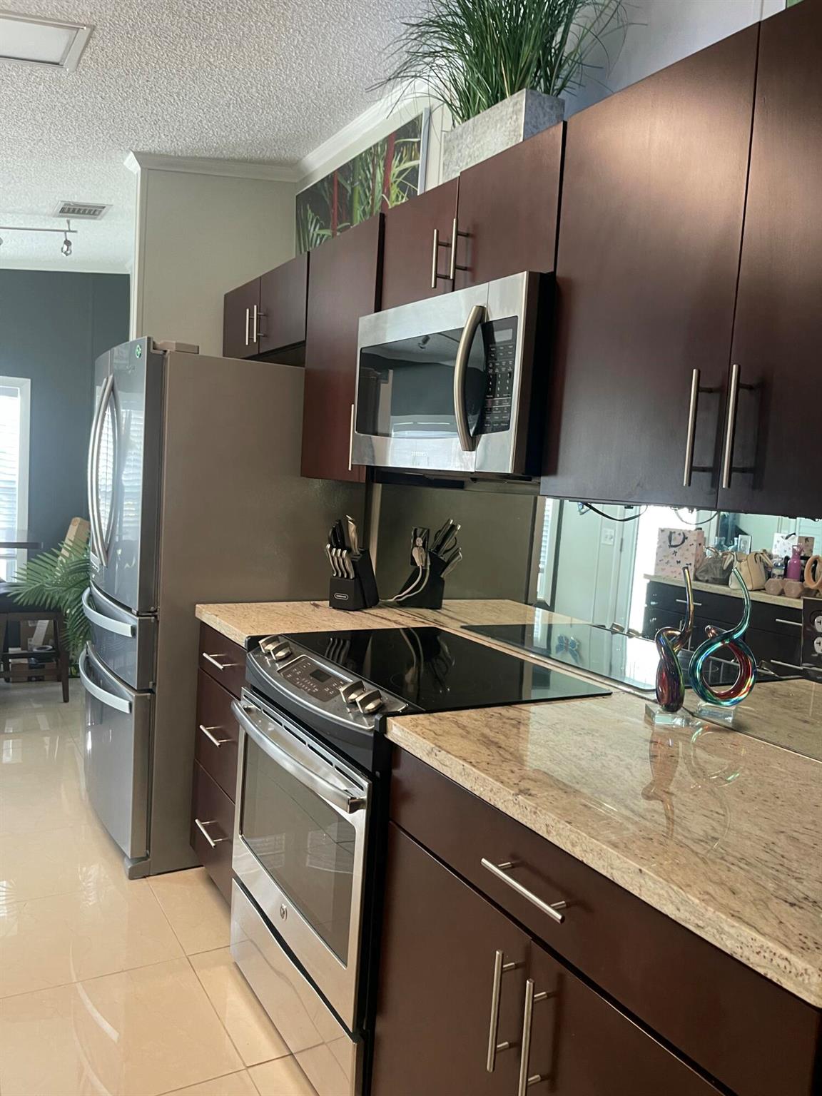 Sunny South Estates - Residential Lease