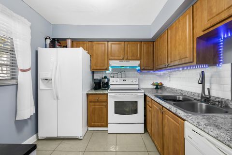 Tiny photo for 471 N Pine Island Road #302d, Plantation, FL 33324 (MLS # B26015966)