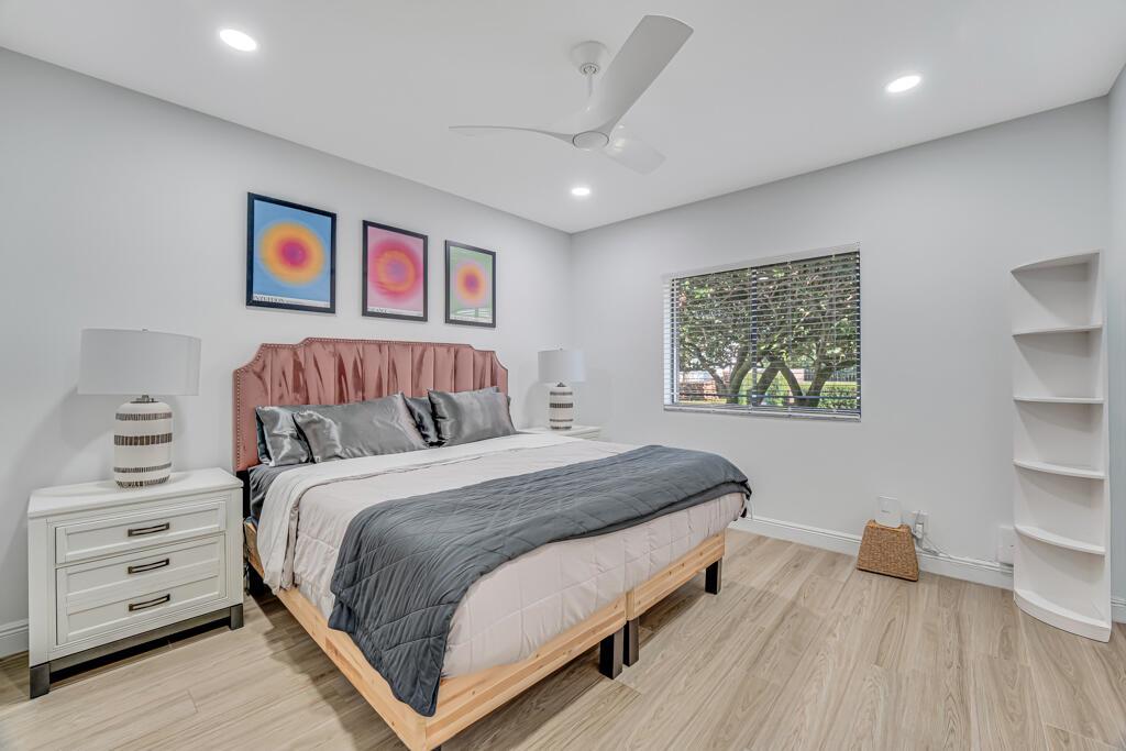 VILLA FLORA AT BOCA POINT - Residential