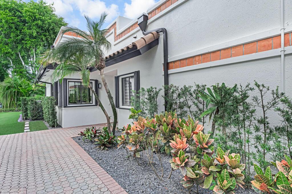 VILLA FLORA AT BOCA POINT - Residential