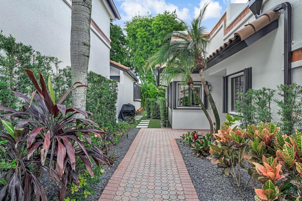 VILLA FLORA AT BOCA POINT - Residential